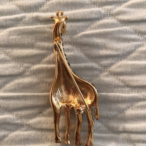 Pair Gold Tone Giraffe and Elephant Pin Brooch with Rhinestones. - Picture 5 of 10